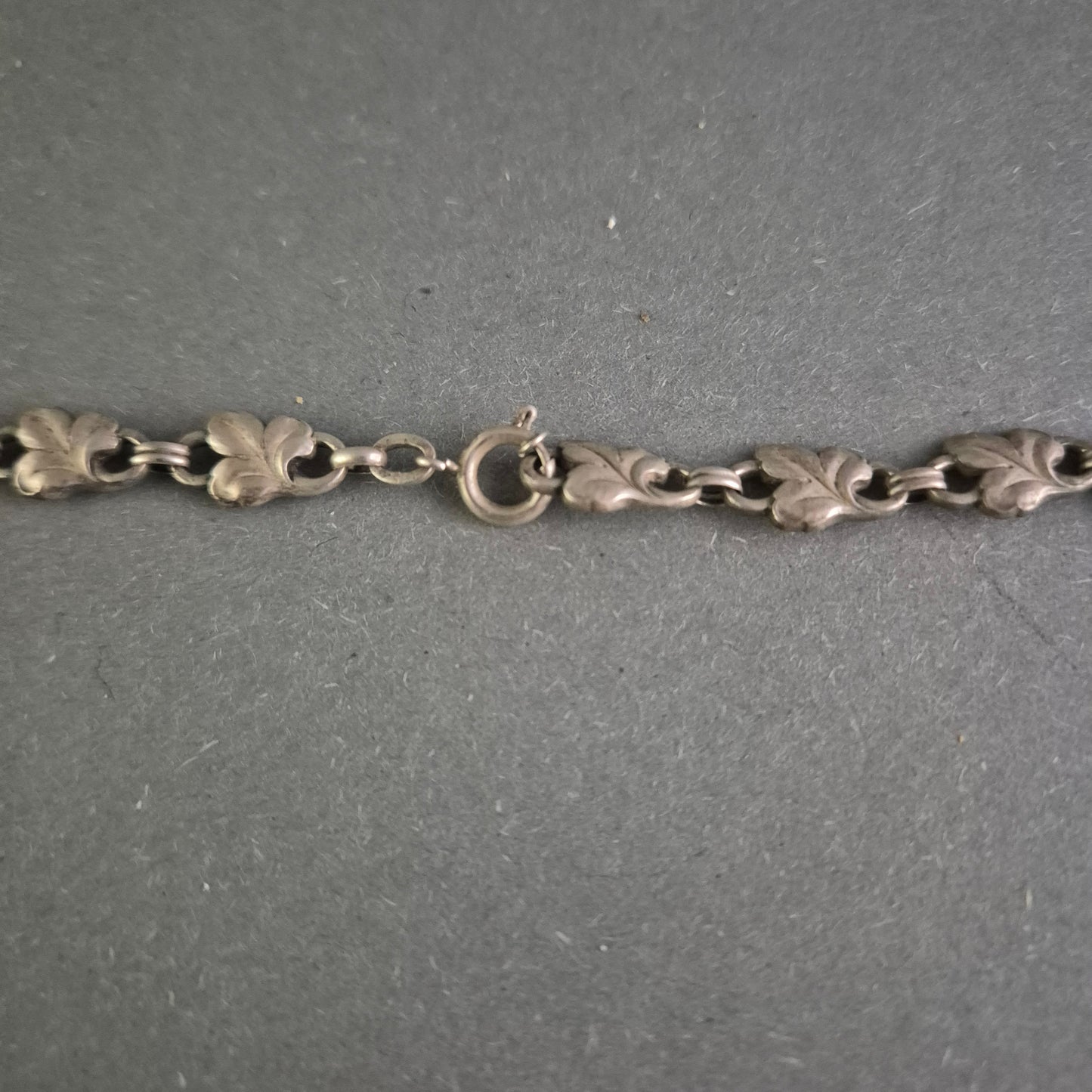 Vintage Silberkette mit Blattmotiven – Elegante Florale Akzente