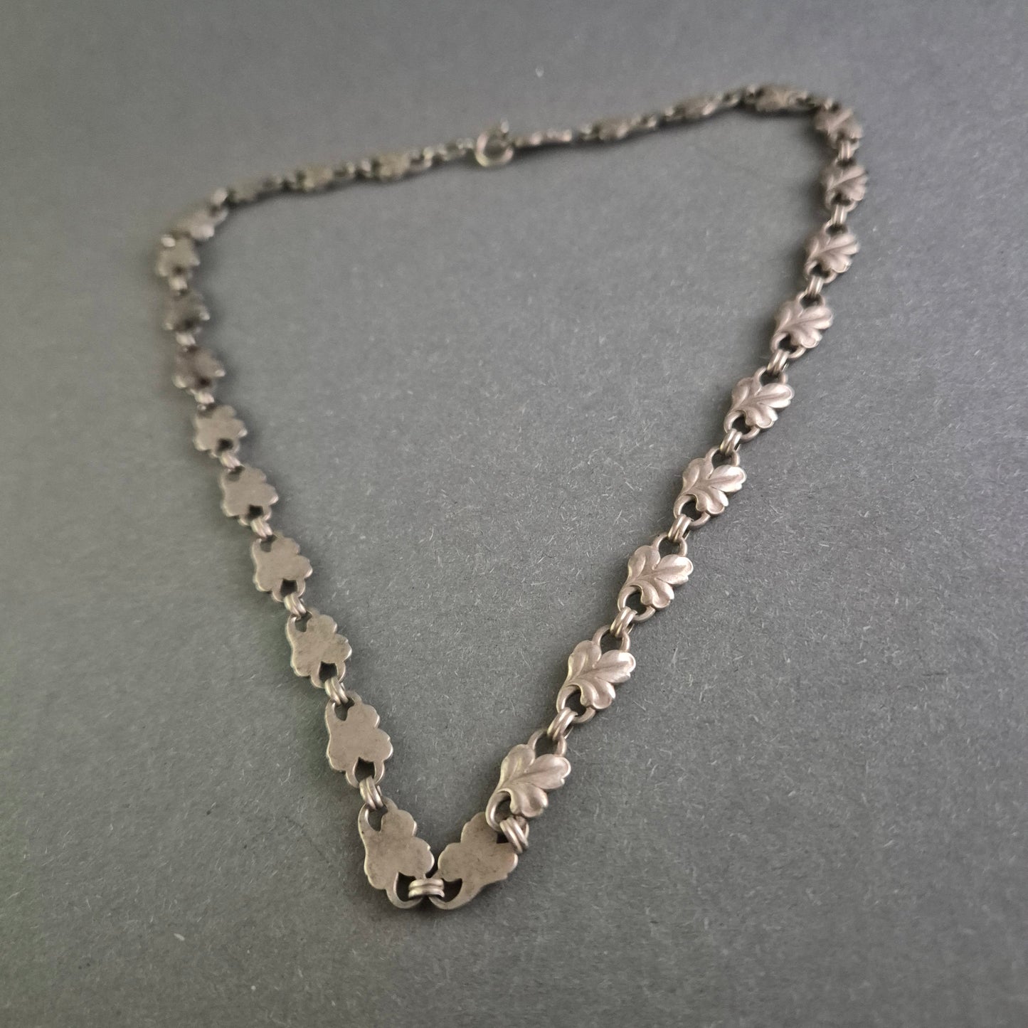 Vintage Silberkette mit Blattmotiven – Elegante Florale Akzente