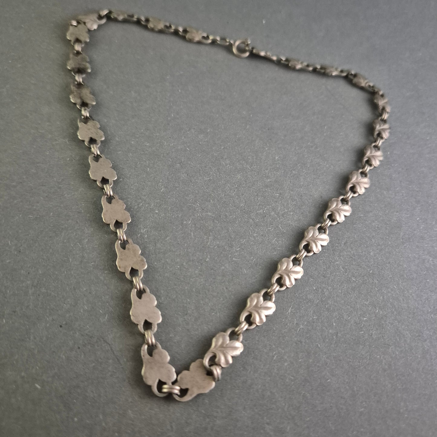 Vintage Silberkette mit Blattmotiven – Elegante Florale Akzente