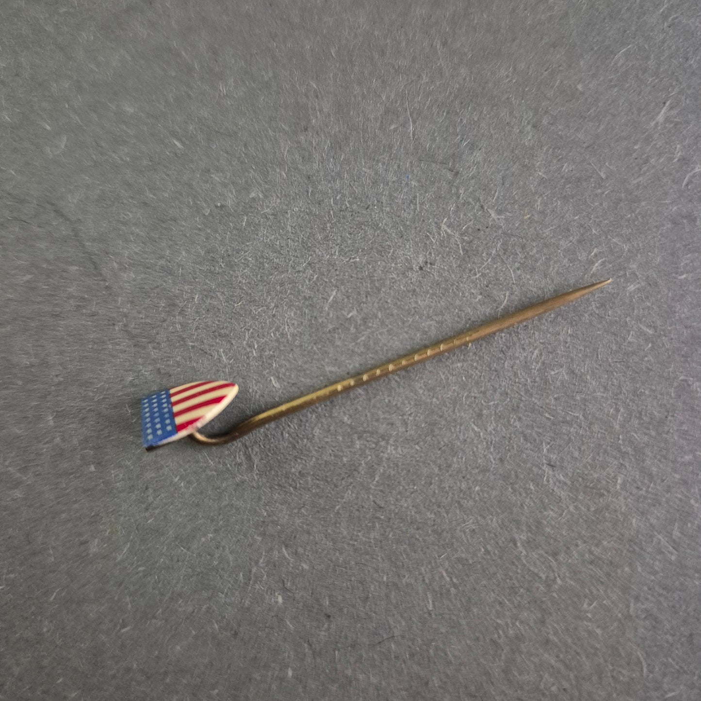 Vintage Anstecknadel mit USA-Wappen – Patriotic Style in Emaille