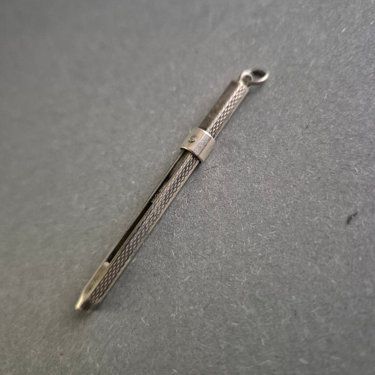 Antiker Silberbleistift-Anhänger – Elegantes Schreibgerät im Vintage-Stil