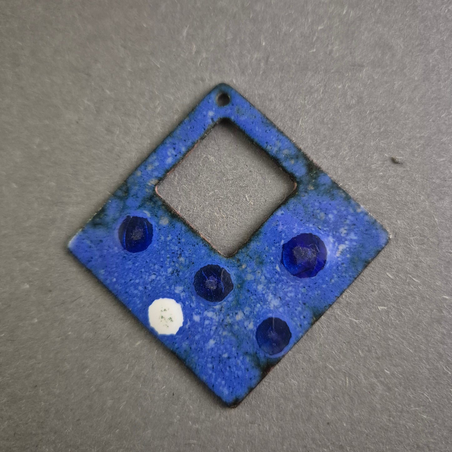 Vintage Emaille-Zifferblatt in Blau – Künstlerisches Design für Uhrenliebhaber