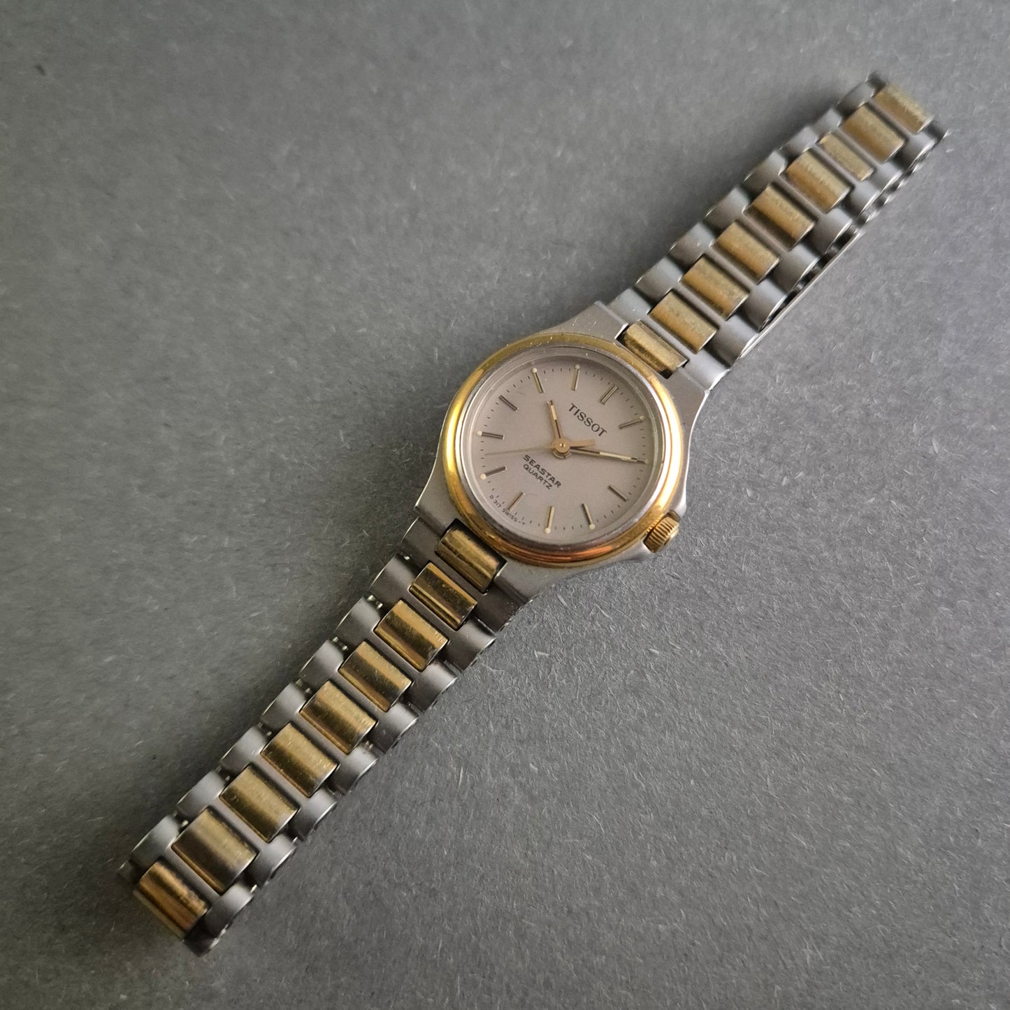 Elegante Tissot Seastar Damenarmbanduhr – Zeitlose Eleganz in Bicolor-Design