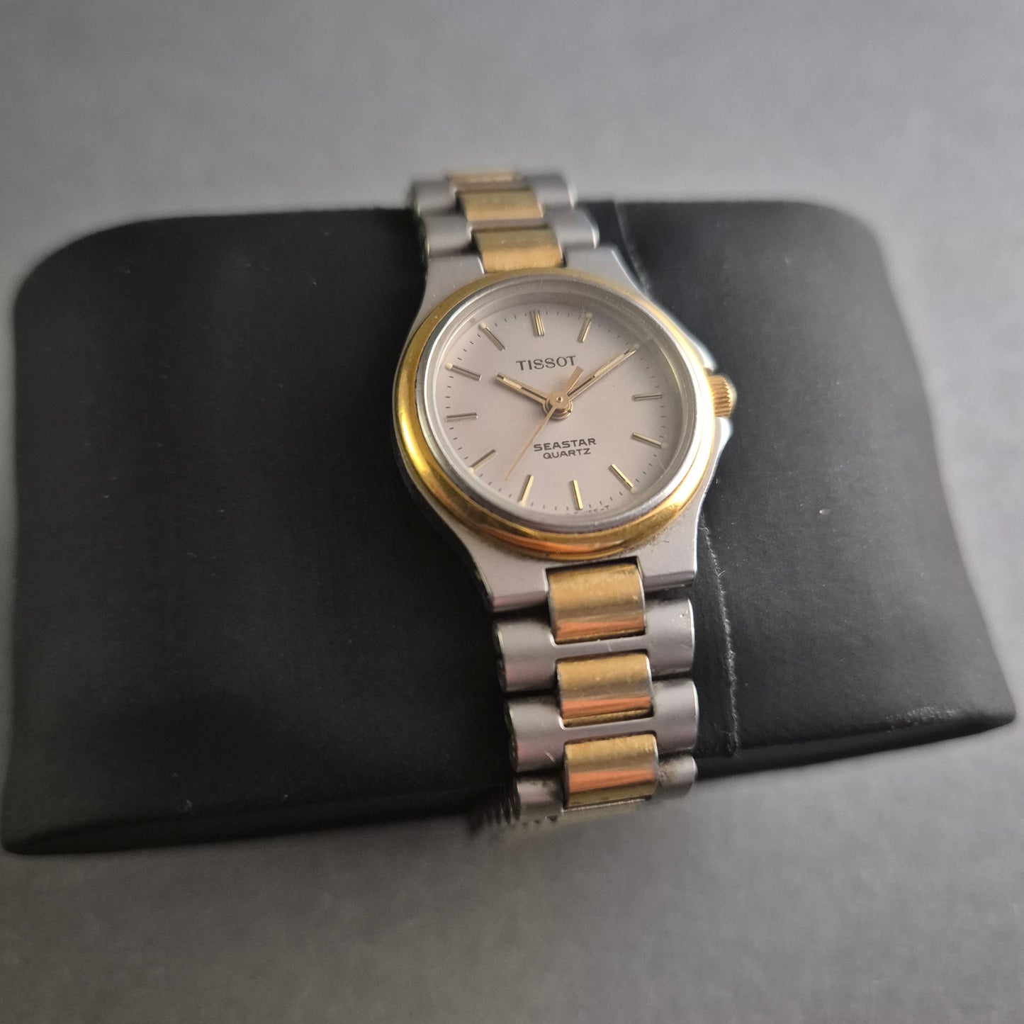 Elegante Tissot Seastar Damenarmbanduhr – Zeitlose Eleganz in Bicolor-Design