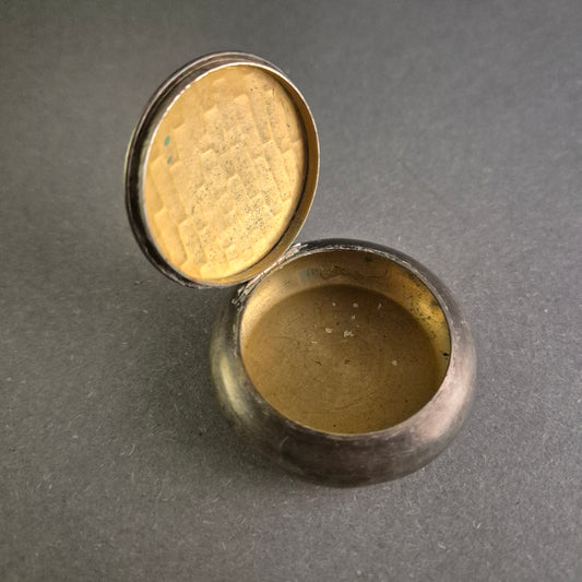 Antike Silberdose mit Klappdeckel – Elegantes Vintage-Design