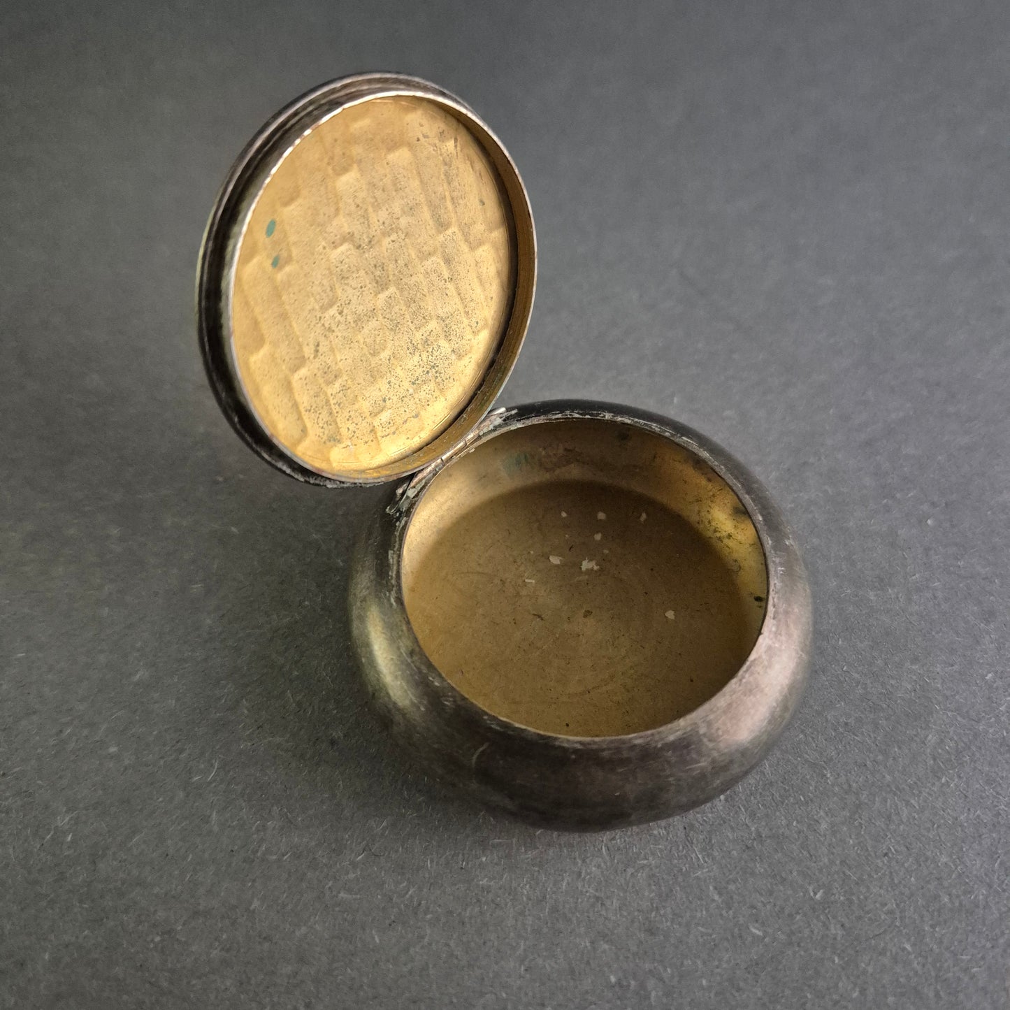 Antike Silberdose mit Klappdeckel – Elegantes Vintage-Design