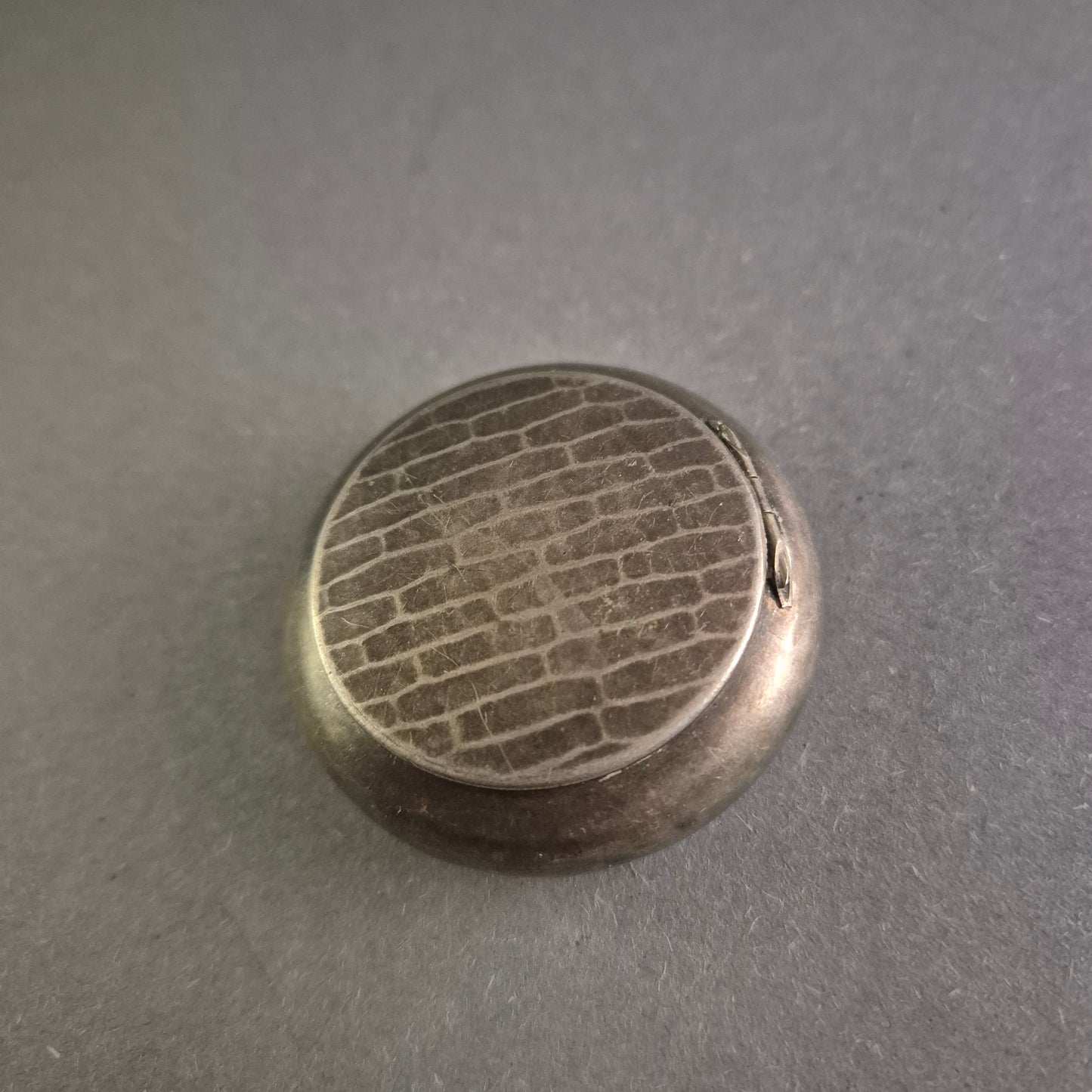 Antike Silberdose mit Klappdeckel – Elegantes Vintage-Design