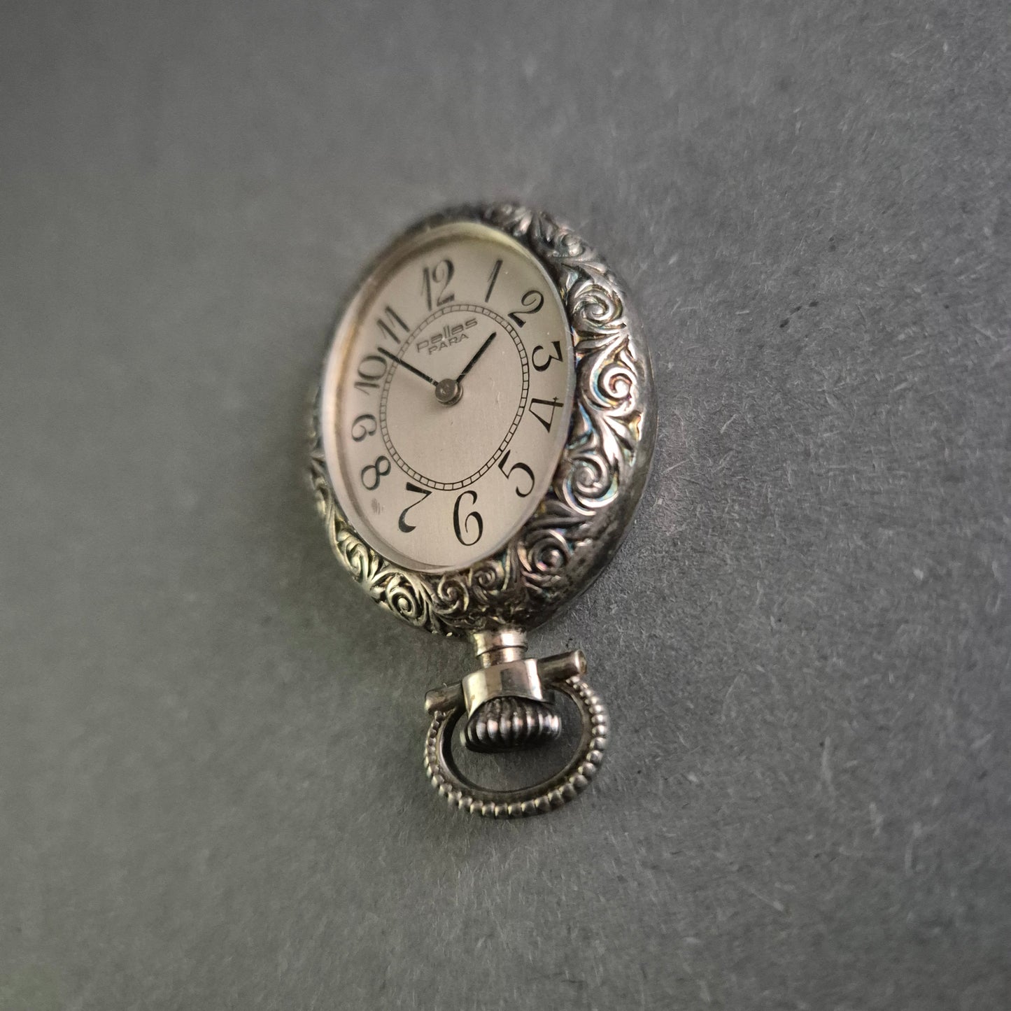 Elegante Pallas Para Taschenuhr – Vintage-Design mit filigraner Gravur