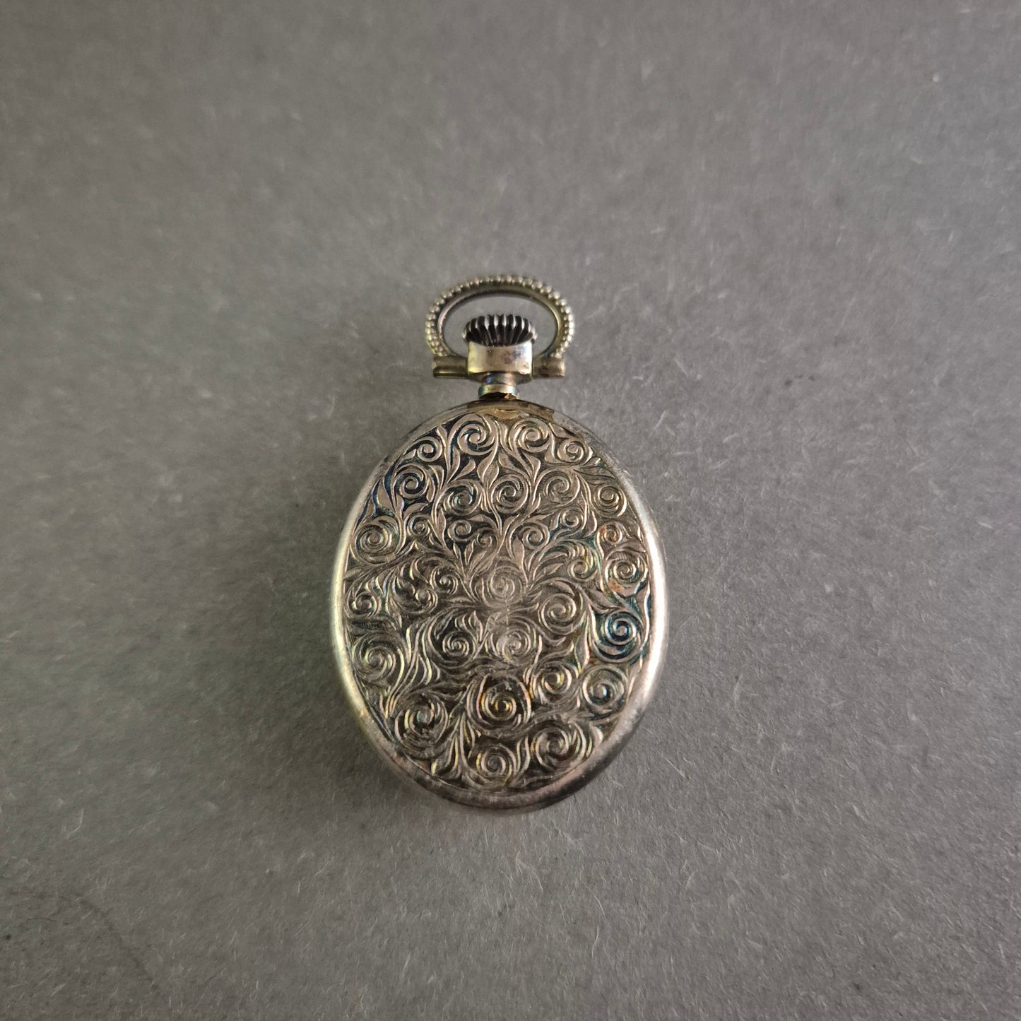 Elegante Pallas Para Taschenuhr – Vintage-Design mit filigraner Gravur