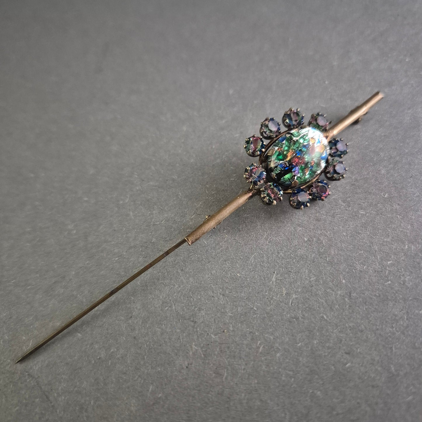 Elegante Vintage-Brosche mit schillernden Kristallen – Zeitlose Eleganz