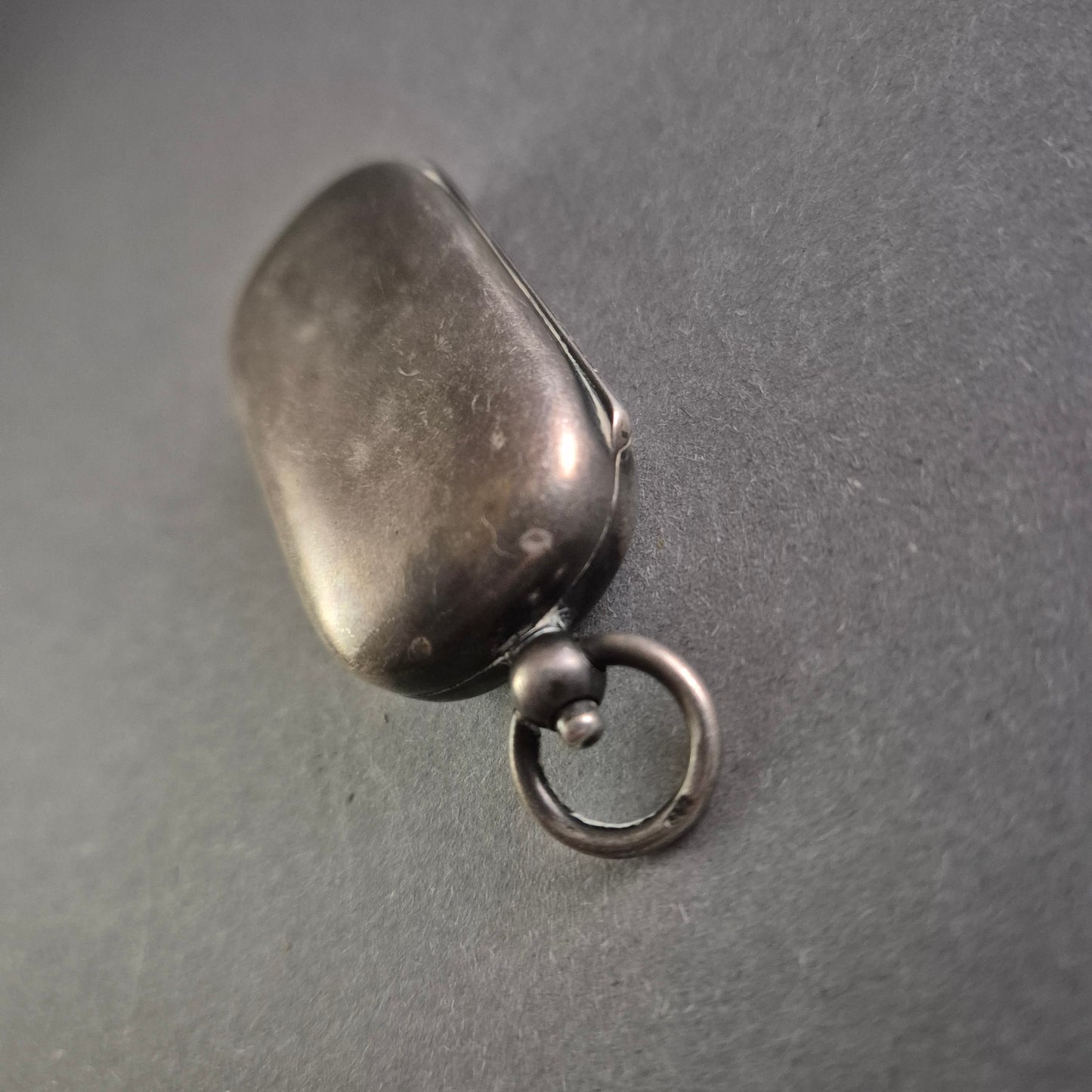 Antikes Silbernes Etui – Doppeldöschen mit Anhänger