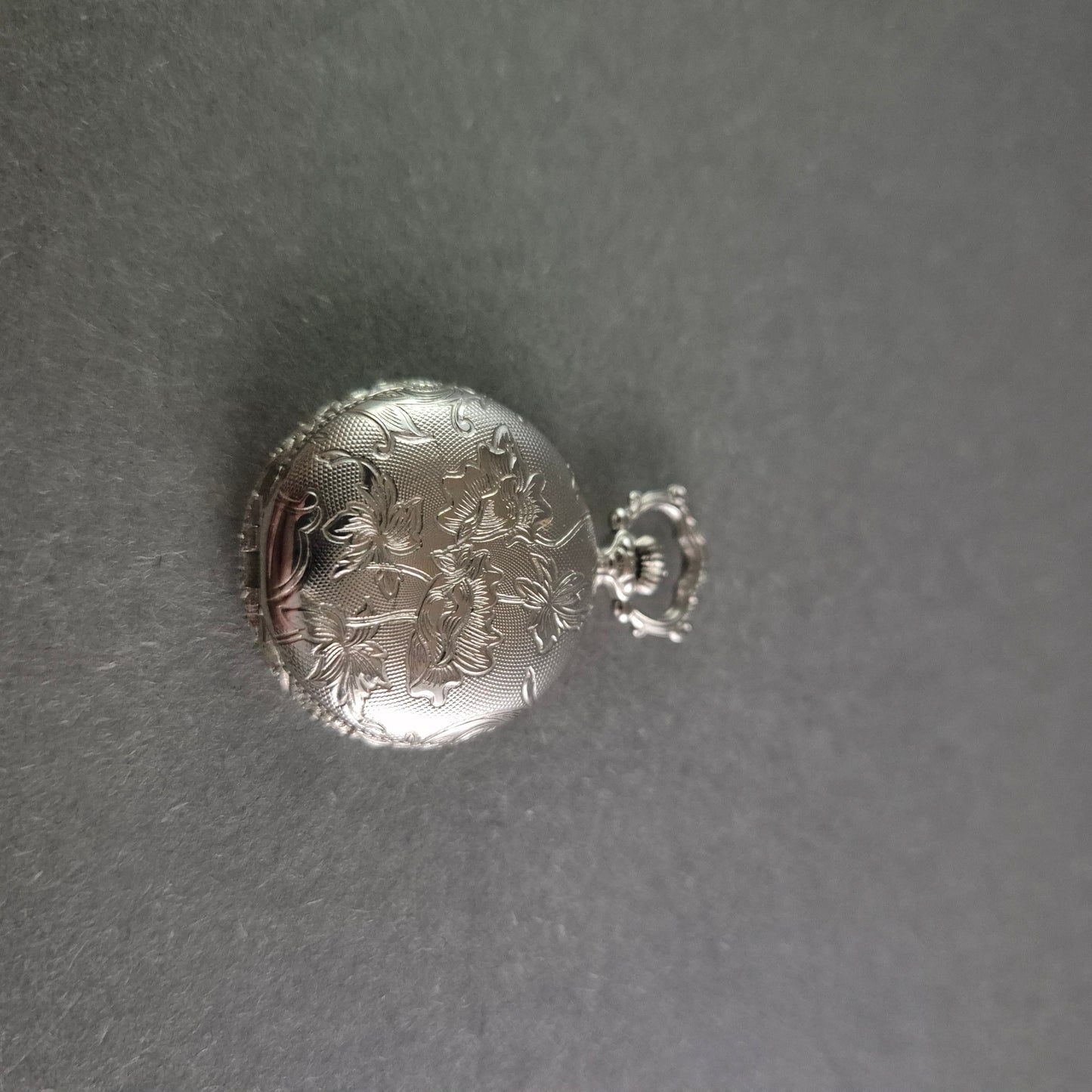 Elegante Sinn Taschenuhr – Florale Gravur im klassischen Design