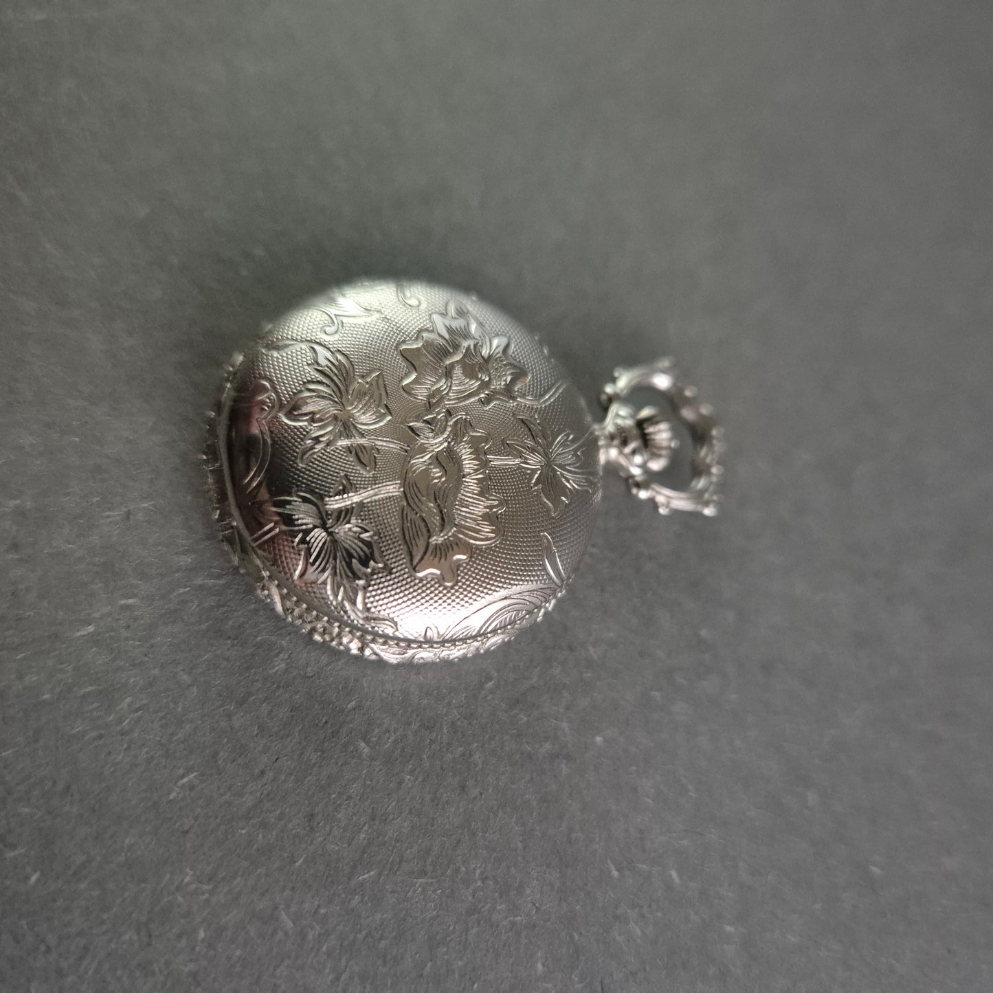 Elegante Sinn Taschenuhr – Florale Gravur im klassischen Design