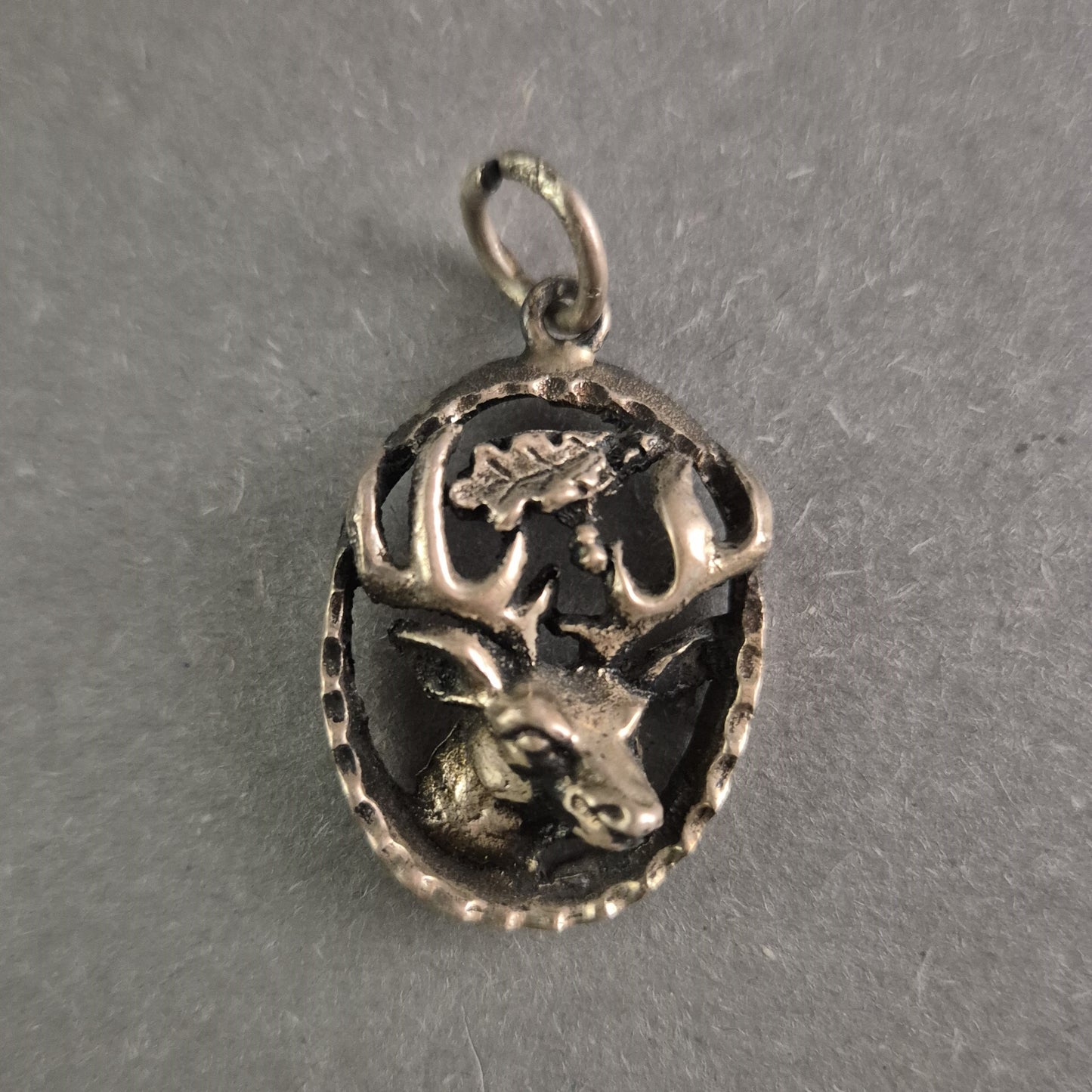 Vintage Silberanhänger mit Hirschmotiv – Jagdmotiv im klassischen Design