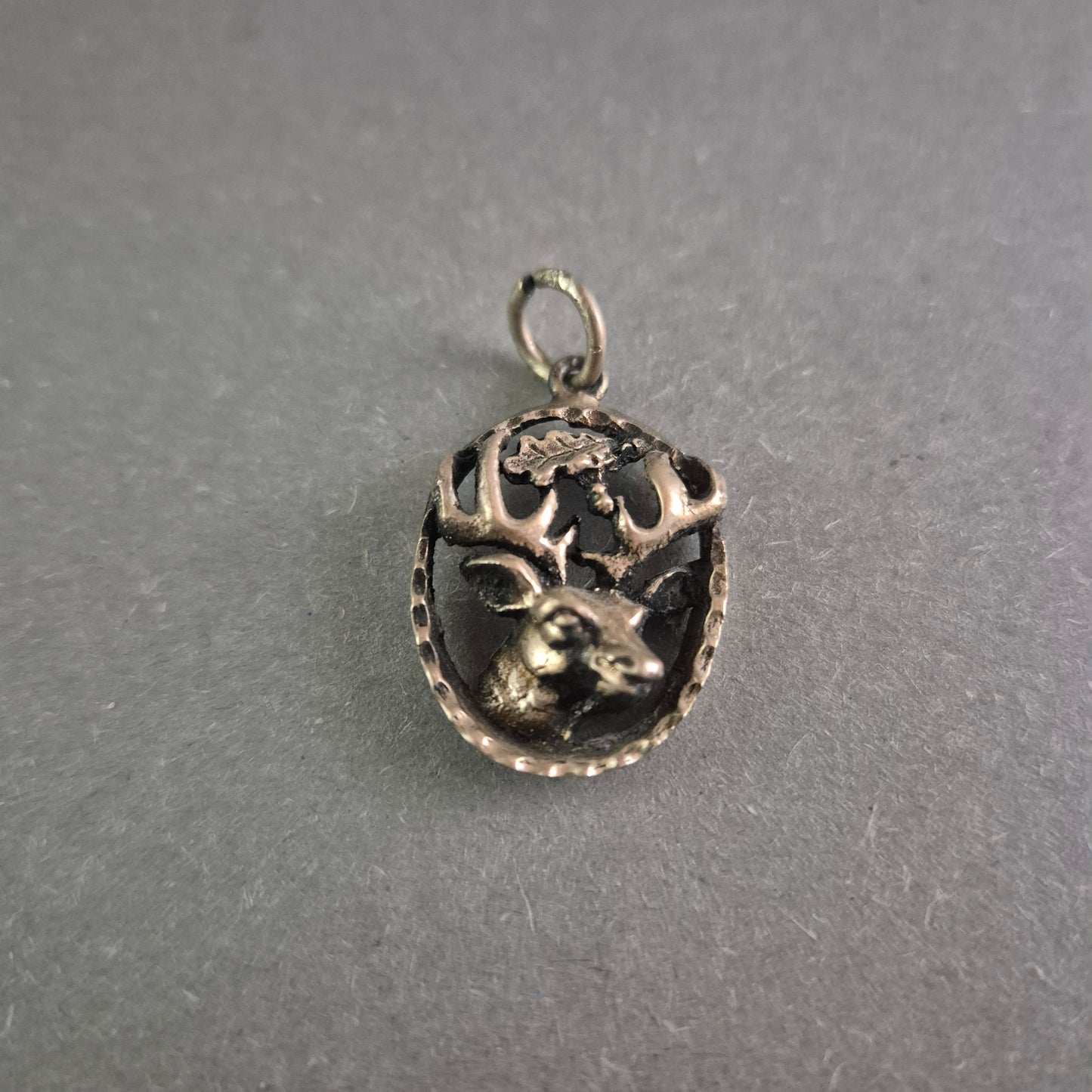 Vintage Silberanhänger mit Hirschmotiv – Jagdmotiv im klassischen Design