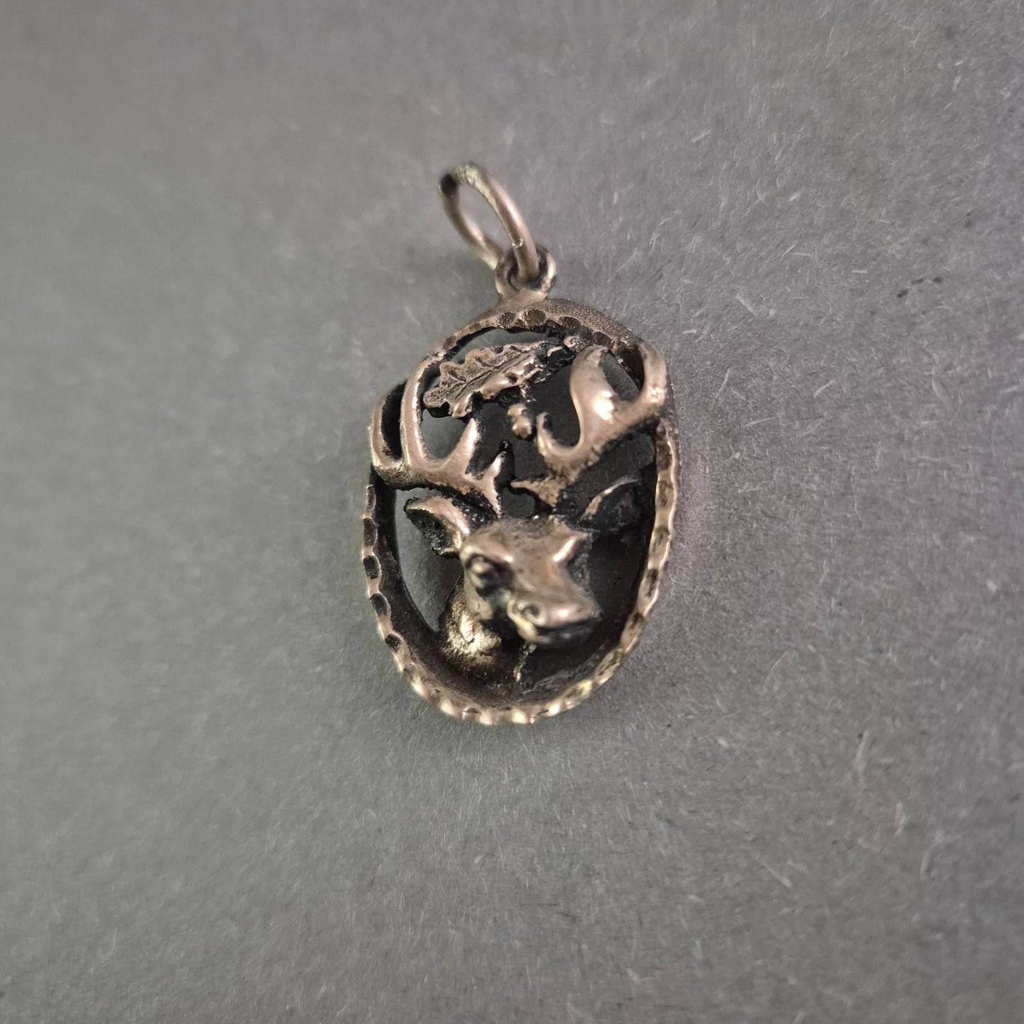 Vintage Silberanhänger mit Hirschmotiv – Jagdmotiv im klassischen Design