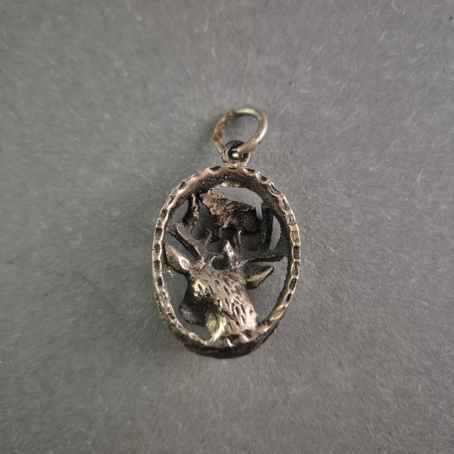 Vintage Silberanhänger mit Hirschmotiv – Jagdmotiv im klassischen Design