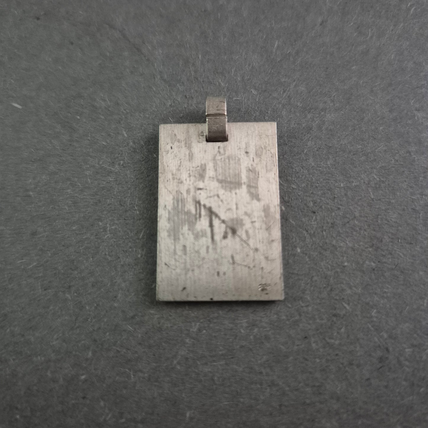 Silberner Anhänger mit Löwenmotiv – Klassisches Design mit Eleganz