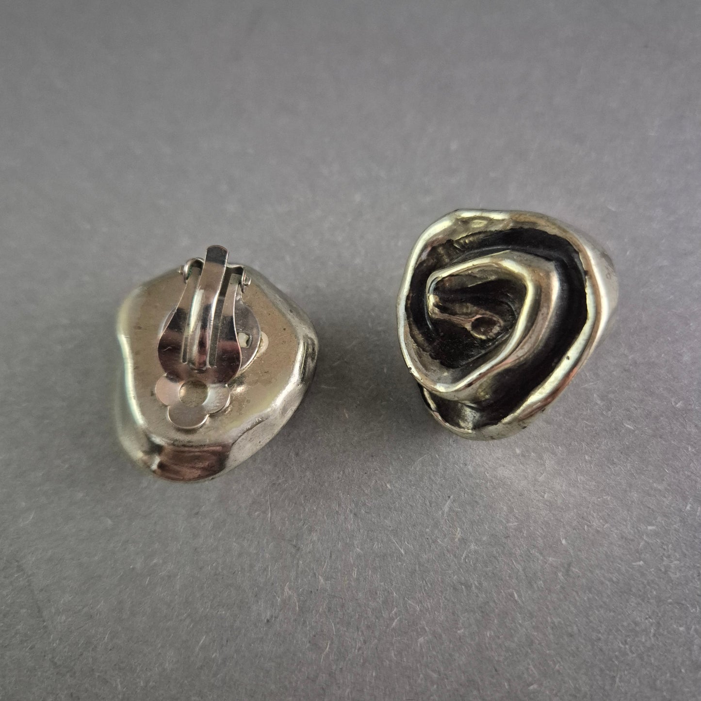 Vintage Sterling Silber Clip-Ohrringe – Organisches Design im Retro-Stil