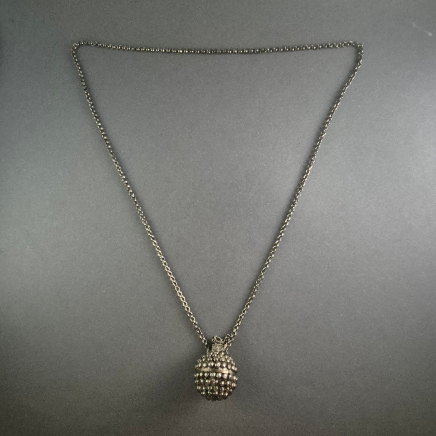 Vintage Sterling Silber Kugel-Anhänger – Extravagantes Design mit Kette