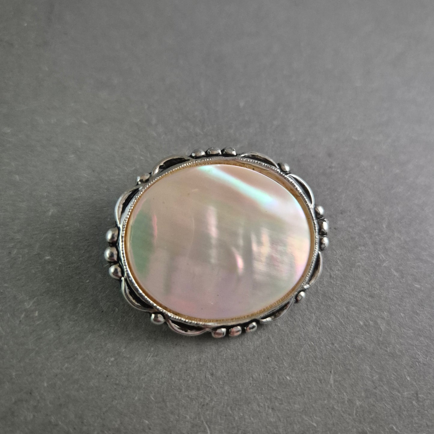 Vintage Perlmutt Brosche aus Sterling Silber – Elegante Retro-Optik