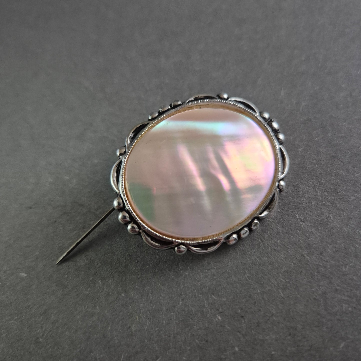 Vintage Perlmutt Brosche aus Sterling Silber – Elegante Retro-Optik
