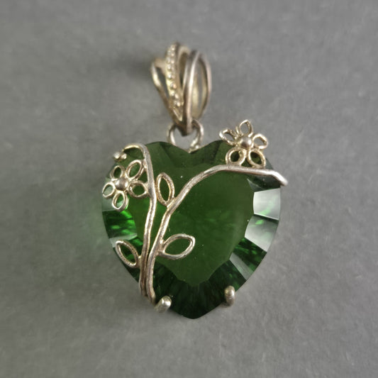 Vintage Sterling Silber Anhänger mit grünem Herzstein – Florales Design