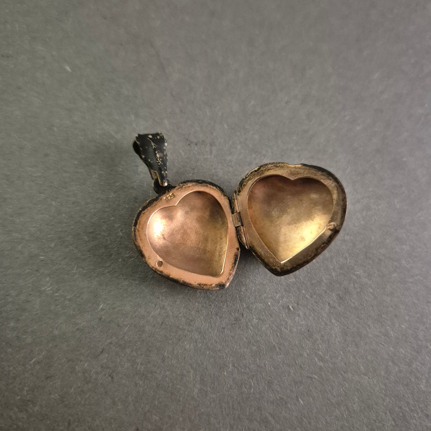 Vintage Sterling Silber Herz-Medaillon mit schwarzem Stein – Zeitloser Charme