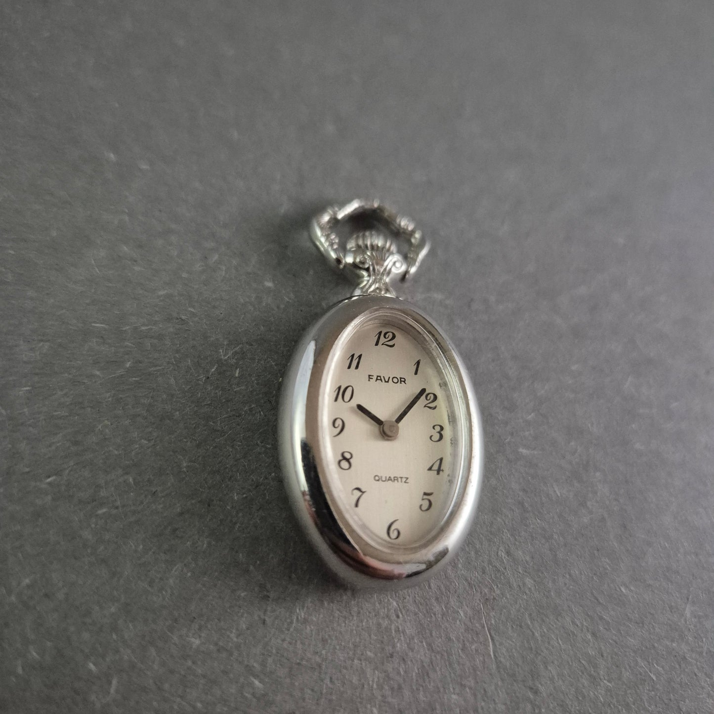 Elegante Favor Taschenuhr – Klassisches Design mit Quartzwerk