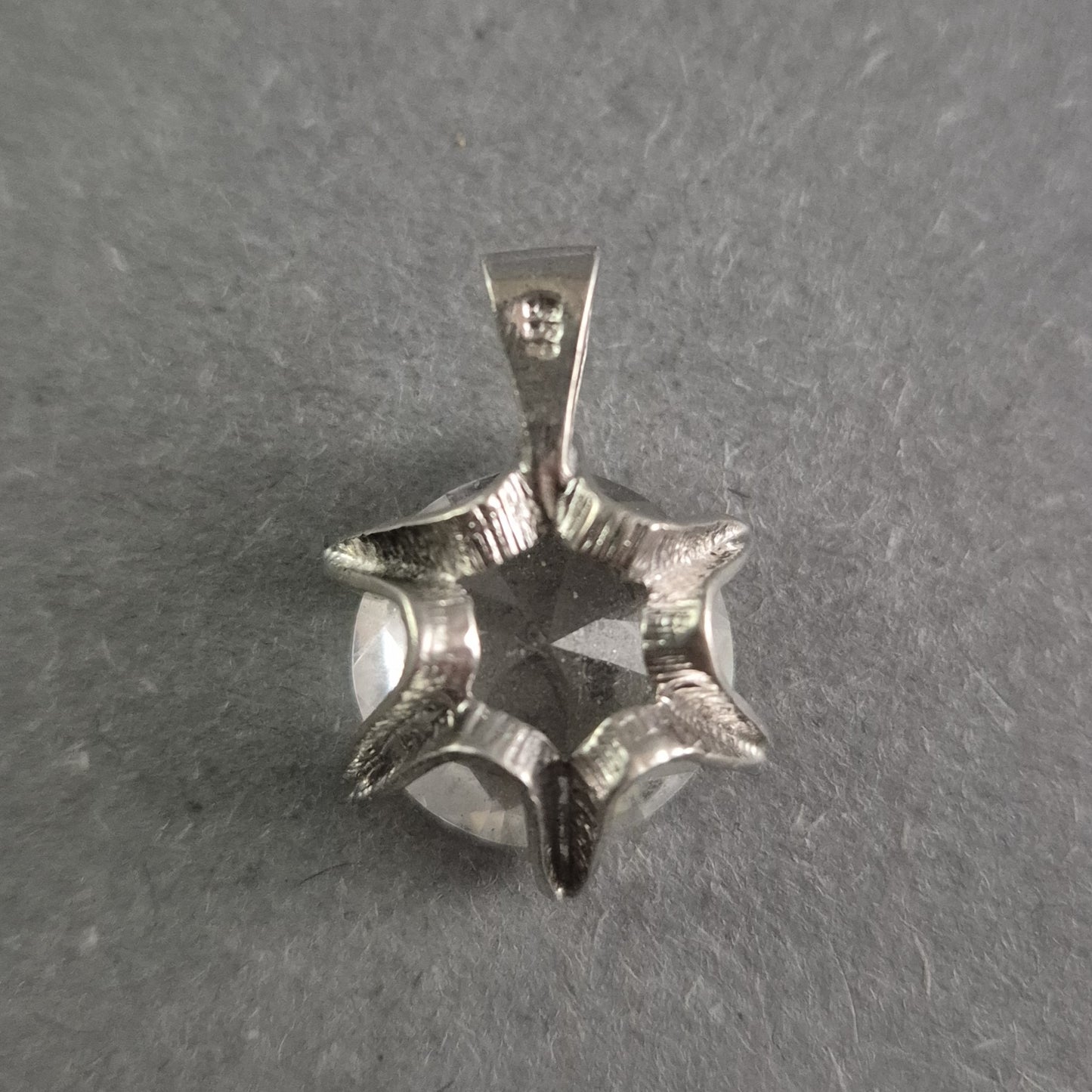 925 Silber Anhänger mit facettiertem Kristall – Eleganz im Stern-Design