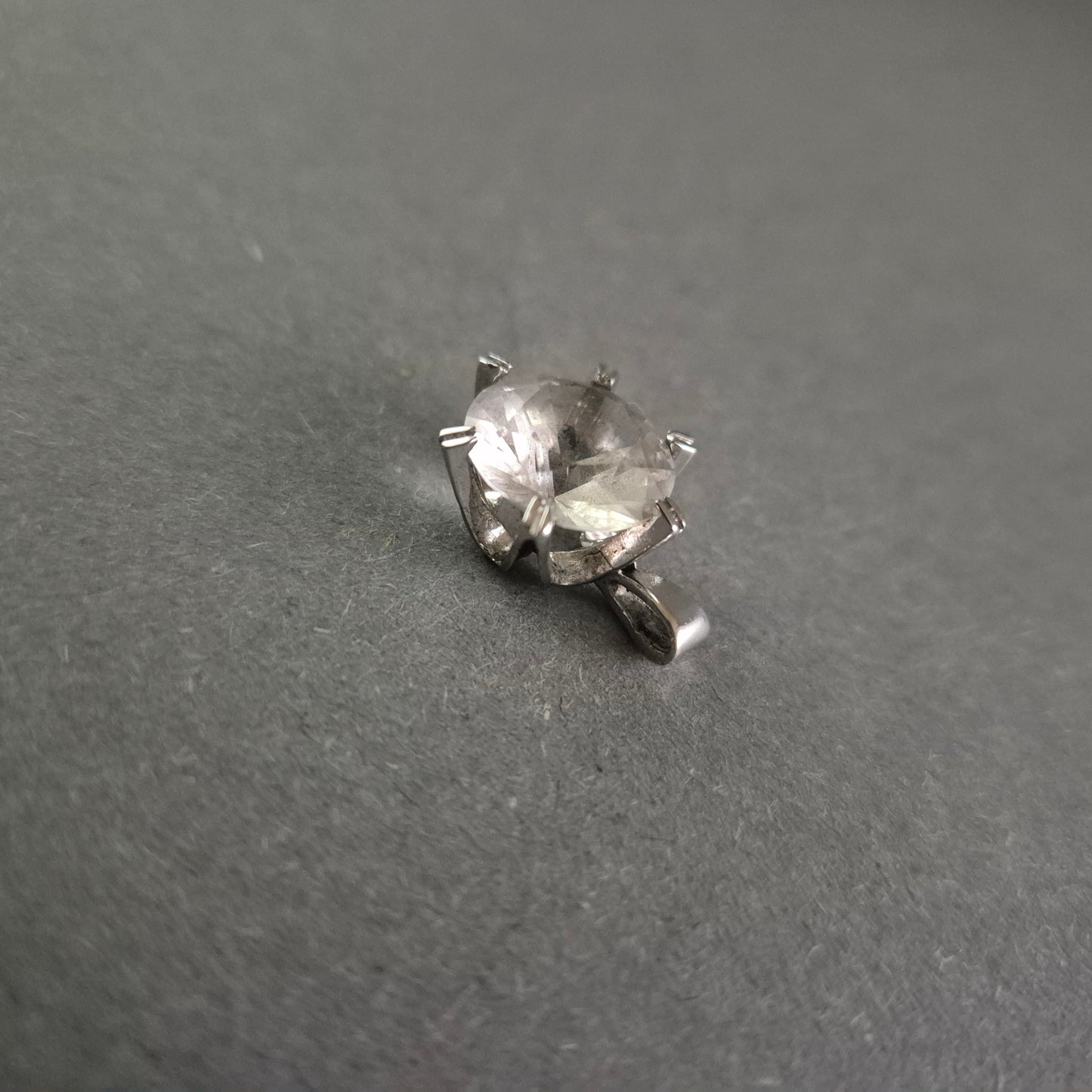 925 Silber Anhänger mit facettiertem Kristall – Eleganz im Stern-Design