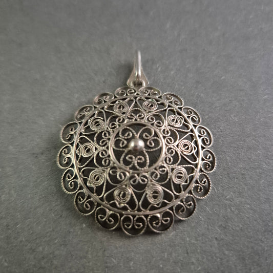 Eleganter Silberanhänger – Filigrane Handwerkskunst im Vintage-Stil