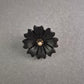 Vintage Brosche mit schwarzer Blüte – Eleganz im antiken Stil