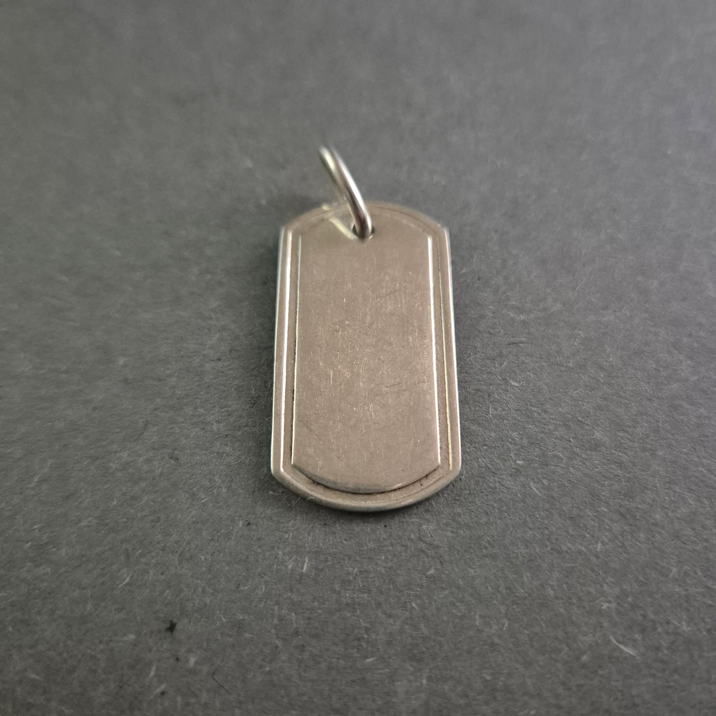 Zeitloser Silberanhänger – Elegantes Schild-Design aus 925er Silber