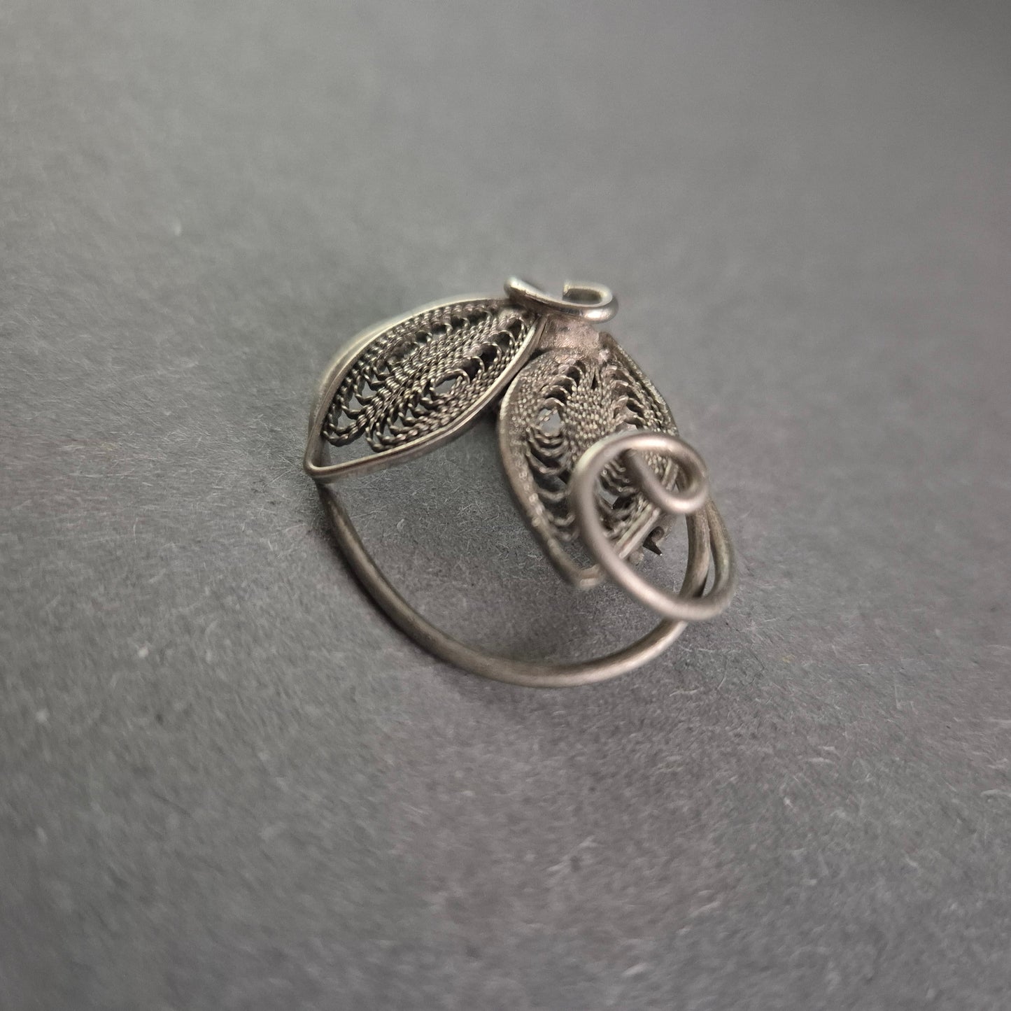 Filigrane Vintage-Brosche – Elegantes Blätter-Design aus Silber