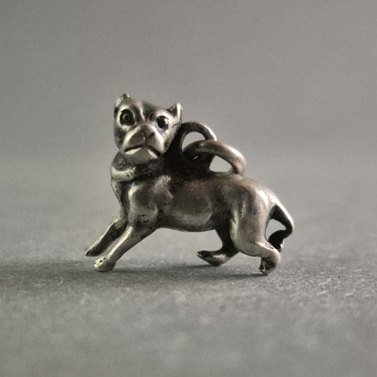 Niedlicher Silberanhänger Hund – Detailreiche Darstellung für Hundefreunde