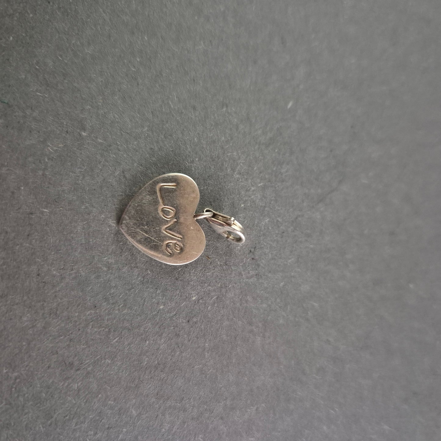 Silberanhänger Herz „Love“ – Romantisches Design mit Gravur