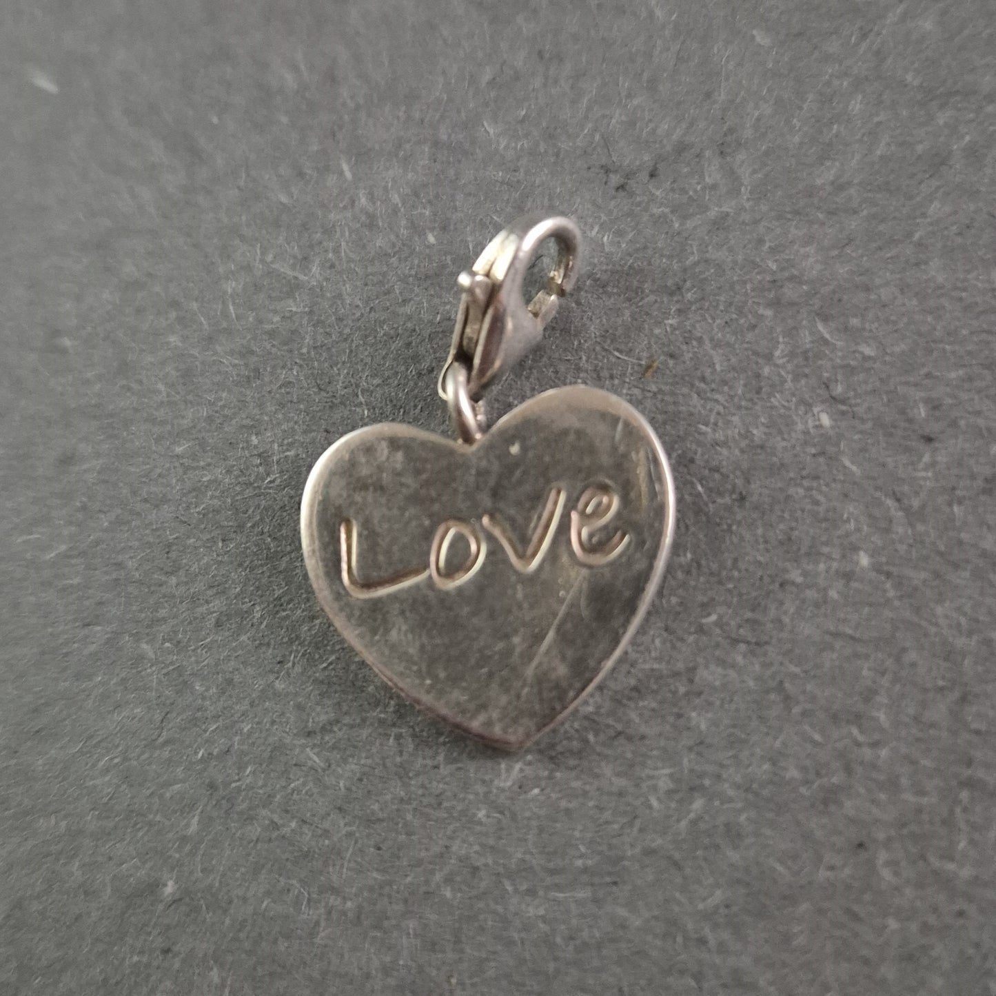 Silberanhänger Herz „Love“ – Romantisches Design mit Gravur