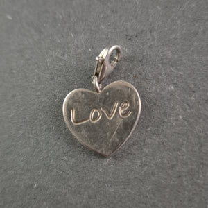 Silberanhänger Herz „Love“ – Romantisches Design mit Gravur