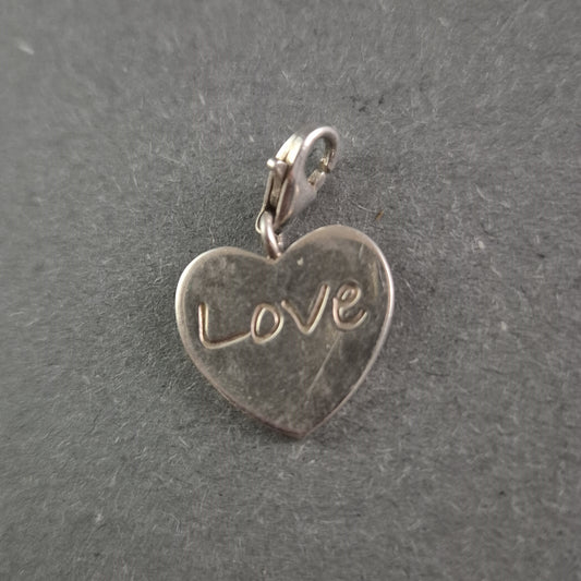 Silberanhänger Herz „Love“ – Romantisches Design mit Gravur