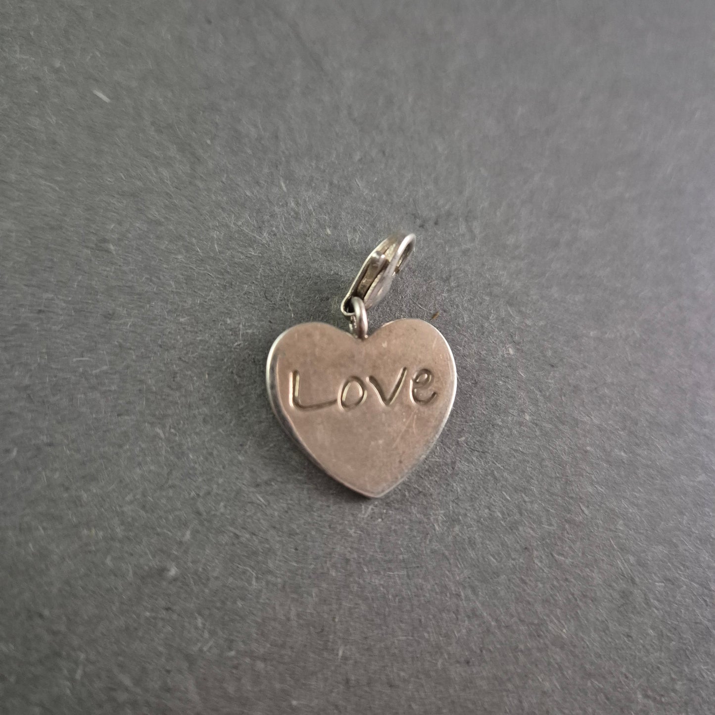 Silberanhänger Herz „Love“ – Romantisches Design mit Gravur