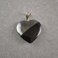 Herzanhänger aus Hämatit – Elegante Schlichtheit mit polierter Oberfläche