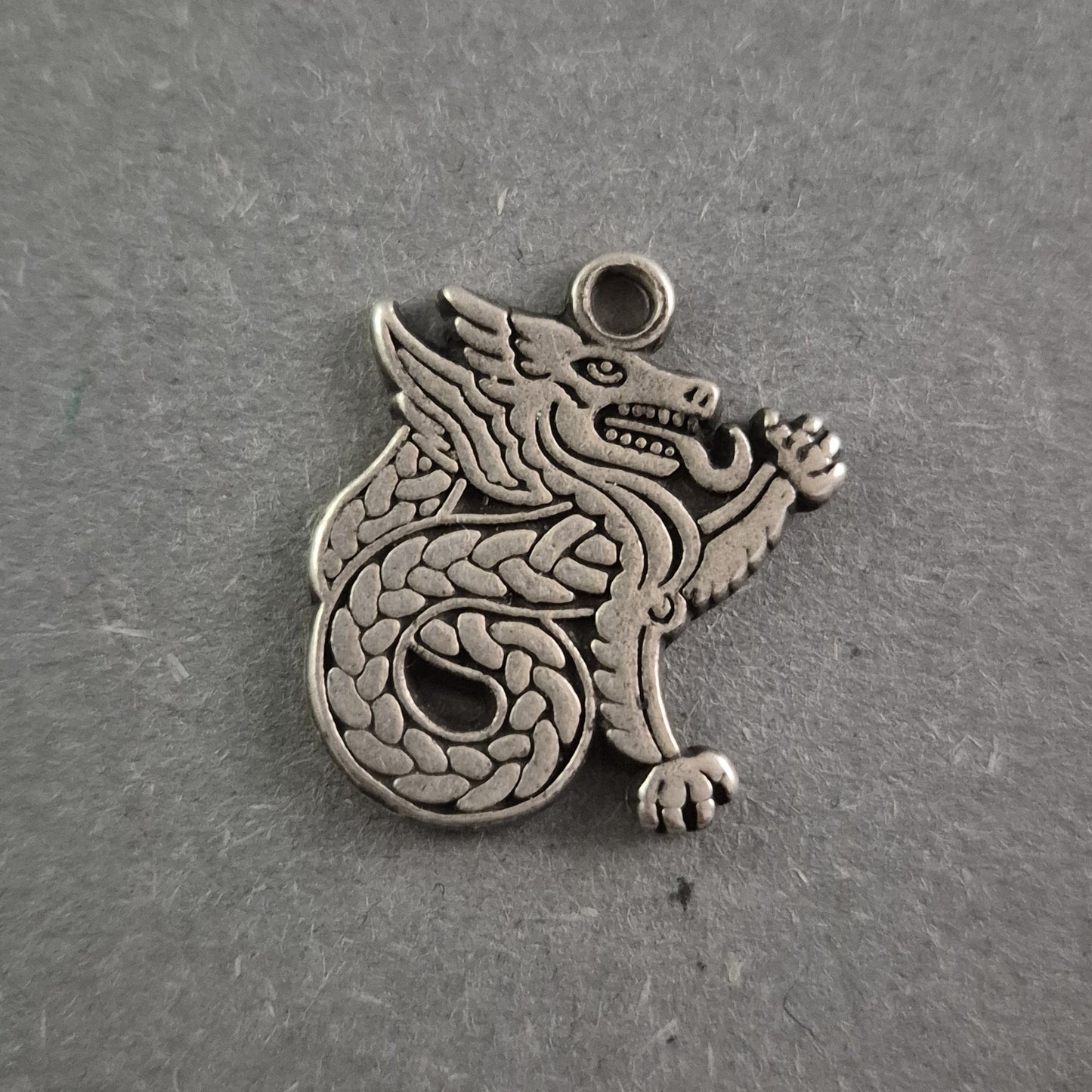 Antiker Drachen-Anhänger aus 925er Silber – Mystisches Design