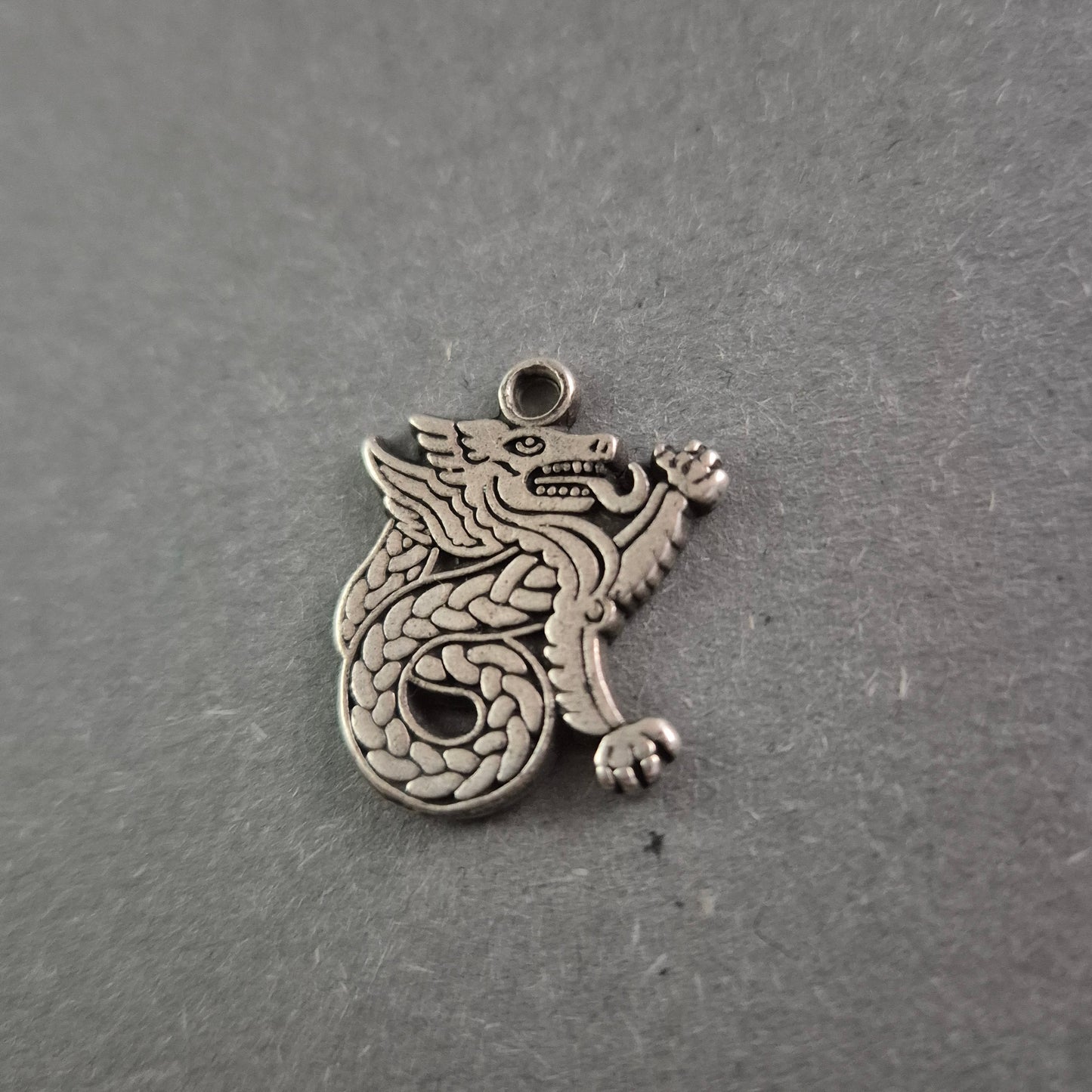 Antiker Drachen-Anhänger aus 925er Silber – Mystisches Design