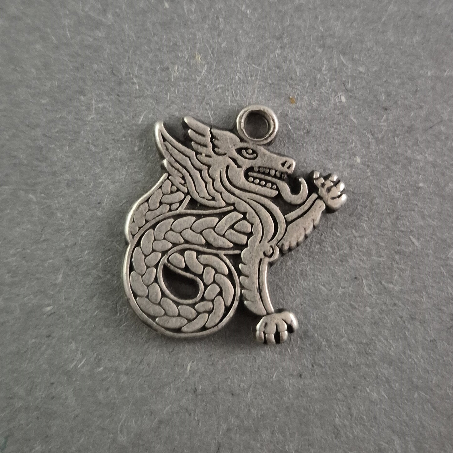 Antiker Drachen-Anhänger aus 925er Silber – Mystisches Design