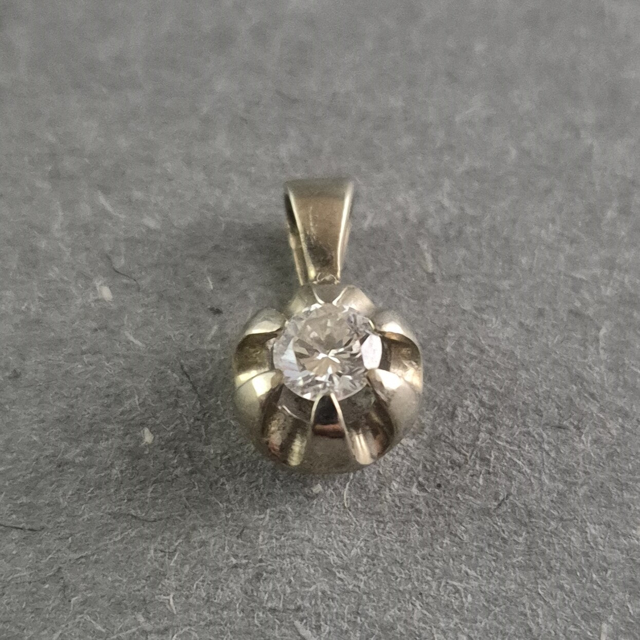 Eleganter Zirkonia-Anhänger aus vergoldetem Silber – Zeitloser Glanz