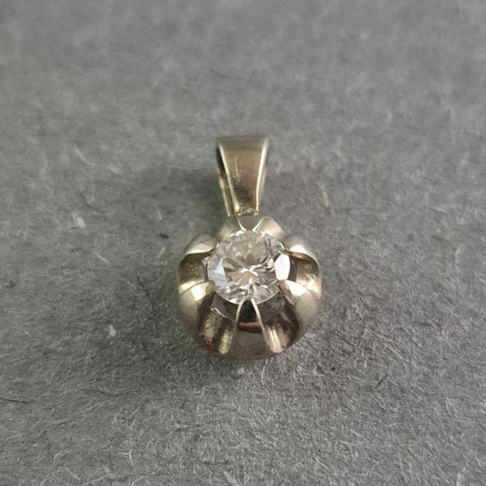 Eleganter Zirkonia-Anhänger aus vergoldetem Silber – Zeitloser Glanz