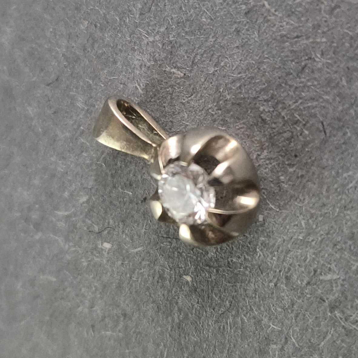 Eleganter Zirkonia-Anhänger aus vergoldetem Silber – Zeitloser Glanz