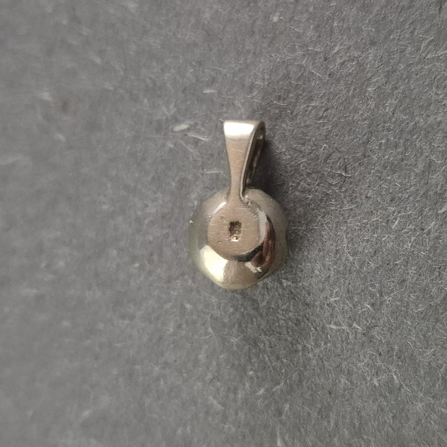 Eleganter Zirkonia-Anhänger aus vergoldetem Silber – Zeitloser Glanz