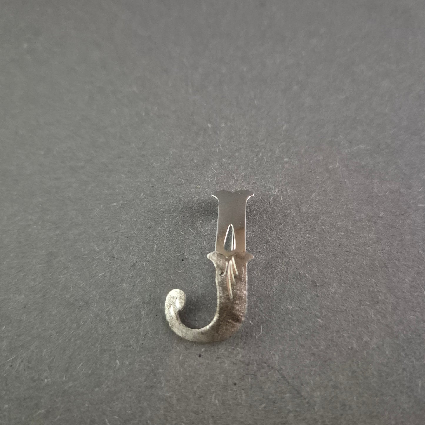Vintage Buchstaben-Anhänger "J" aus 835er Silber – Elegantes Monogramm